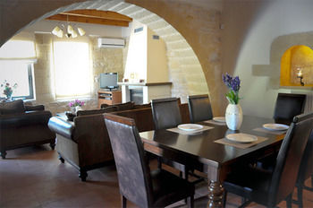 Villas Kalives