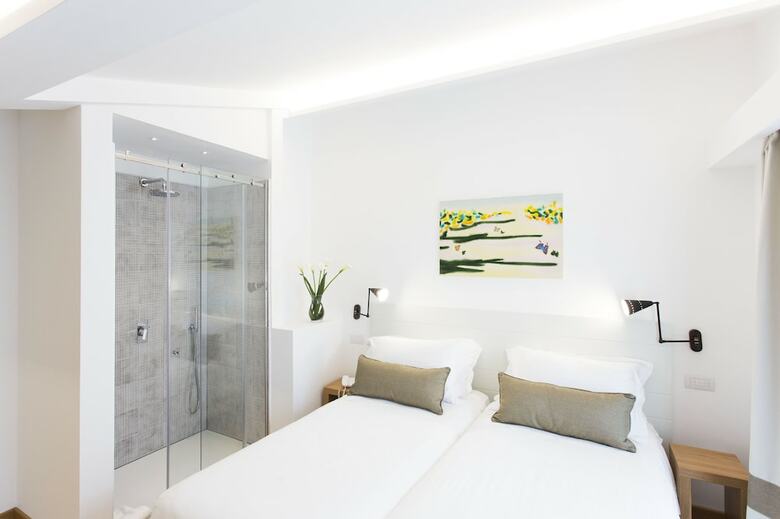 Hostal Villa Fiorella Art Hotel