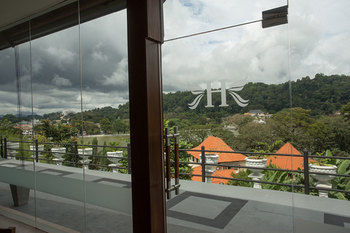 Hotel Heaven Seven Kandy