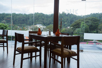 Hotel Heaven Seven Kandy