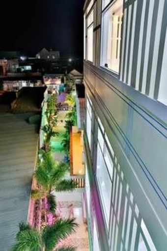 Halona Hotel