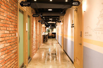 Sun And Moon Guest House - Hostel