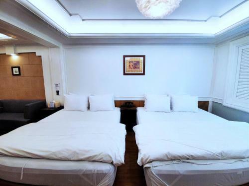 Uneed Hotel