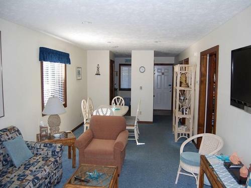 Shipwatch Pointe P-201 Apartment