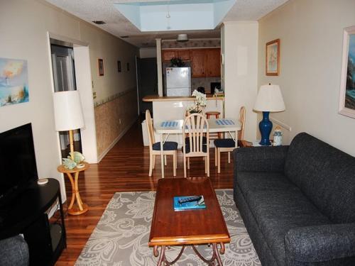 Pelican's Landing 316 Apartment