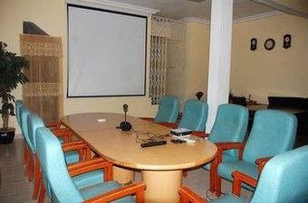 Hotel Home Away Suites