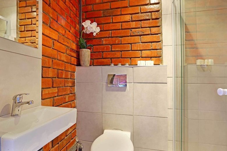 Happy Rhino Hotel