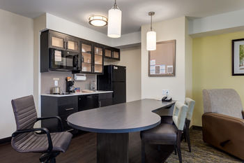 Hotel Candlewood Suites Calgary Airport North