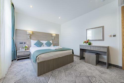 Lion & Key Hotel
