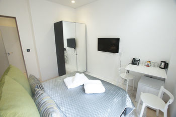Hotel Rez Apartments