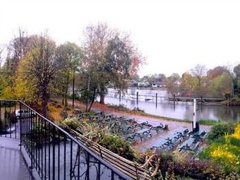 Hostal The Weir Hotel