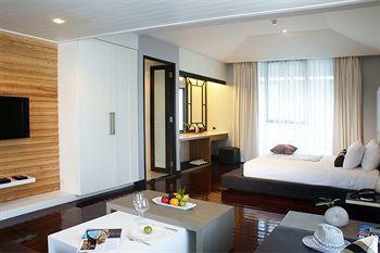 Hotel Z Through By The Zign