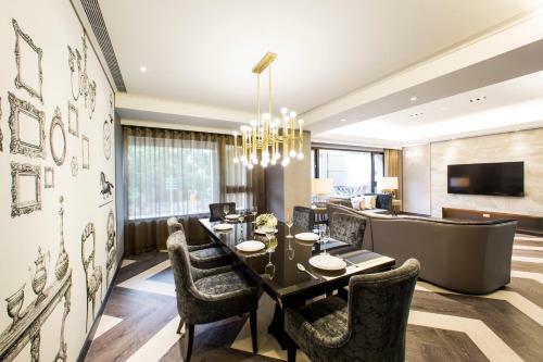 Hostal J Palace Residence