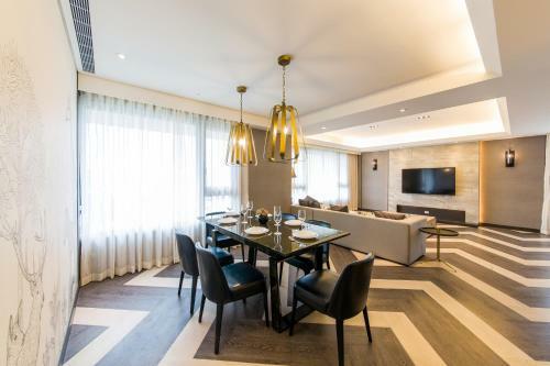 Hostal J Palace Residence