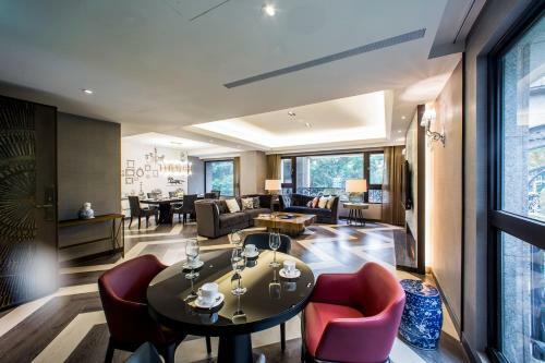 Hostal J Palace Residence