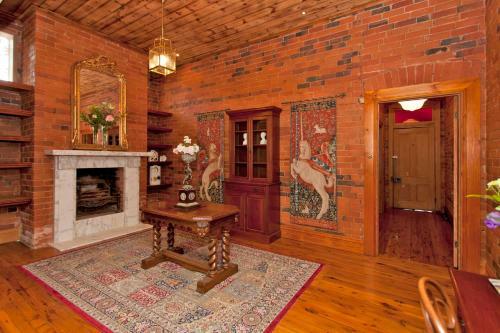 Rose Cottage - Historic Luxury