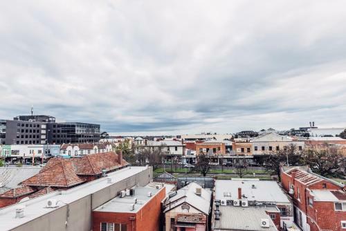 City Edge Box Hill Apartment Hotel