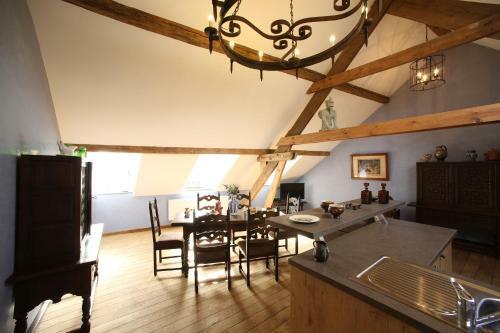 G�tes D'apothecarius Entre Namur Et Dinant
