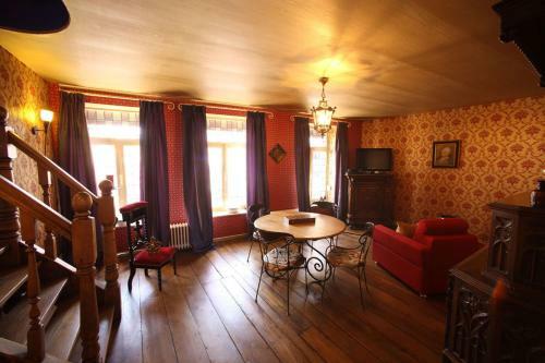 G�tes D'apothecarius Entre Namur Et Dinant