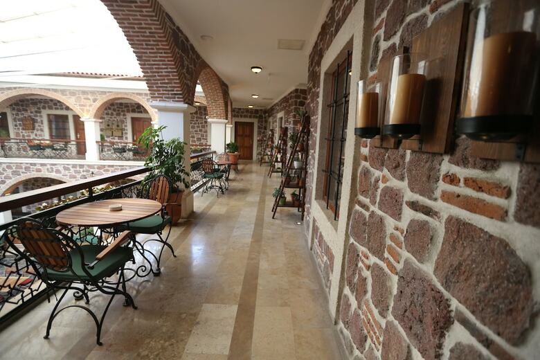 L'agora Old Town Hotel & Bazaar