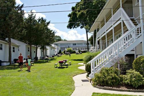 Motel Colonial Shores Resort