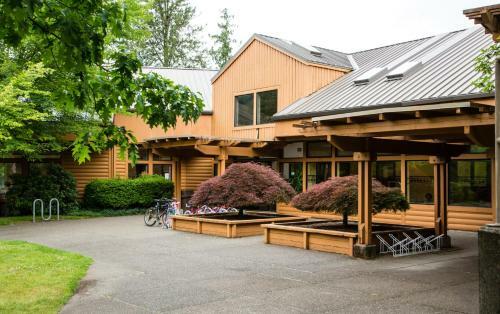 Mount Hood Village Deluxe Cabin 8