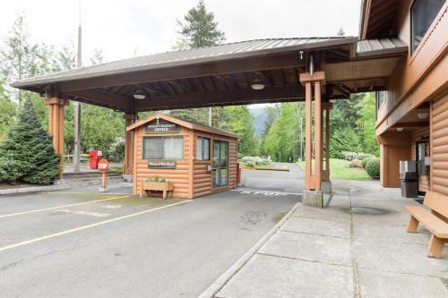 Mount Hood Village Deluxe Cabin 6