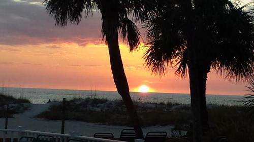 Johns Pass Beach Motel
