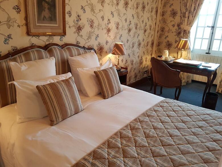 Hotel Chateau De Gilly