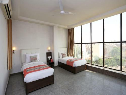 Hotel Oyo 8536 Azad Square
