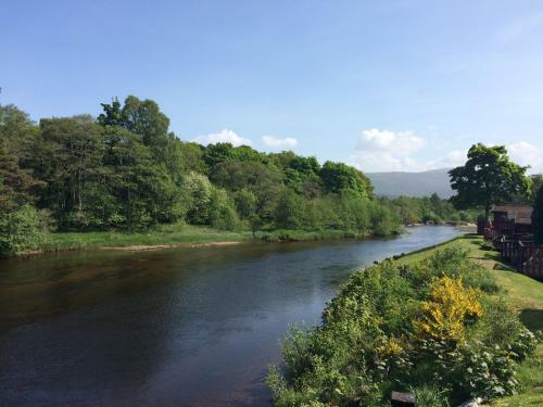 Riverbank Lodge