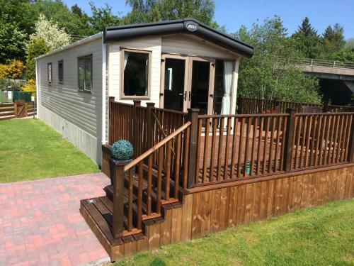 Riverbank Lodge