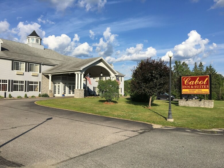 Hotel Cabot Inn & Suites