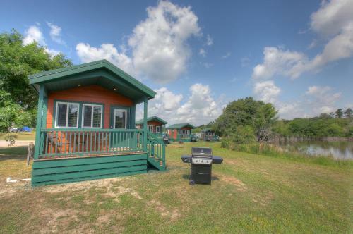 Lake Conroe Queen Studio Cabin 11