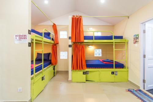 Hostal Monkey Republic Kampot