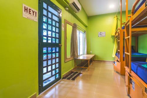 Hostal Monkey Republic Kampot