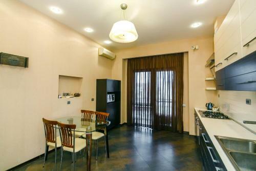 Apartamento Teatr Rashida Beibytova 2