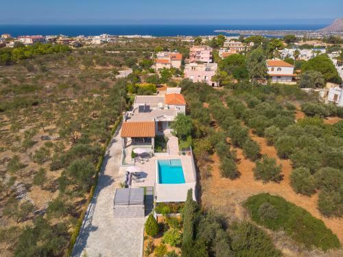 Villa Ampelaki - With Heated Pool