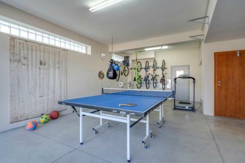 Villa Ampelaki - With Heated Pool