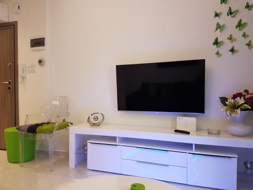 Laura White Tower Apartment