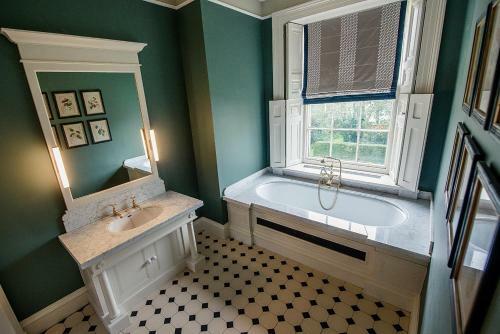 Bed & Breakfast Saltmarshe Hall