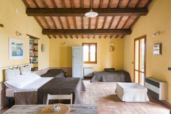 Hostal Un Petit Paradis