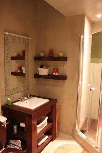Grand Yellow Apartment