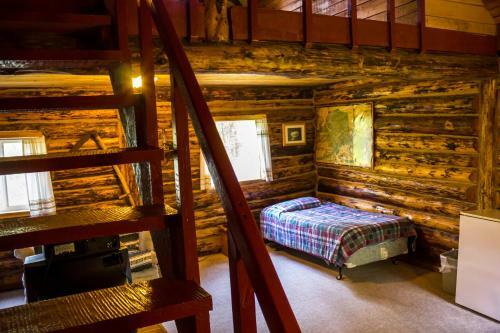 Lodge Midnight Sun Log Cabins