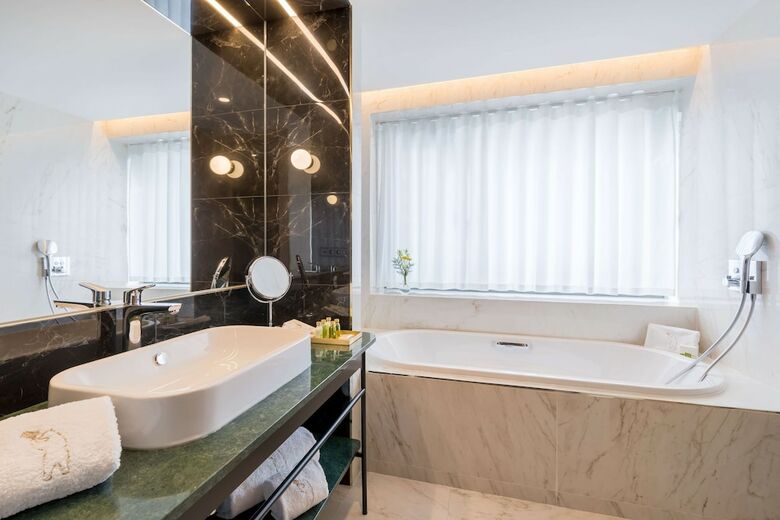 Hotel Barcelo Torre De Madrid