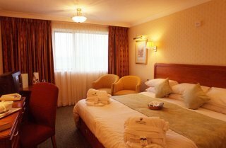 Hotel Menzies Irvine (room Only)