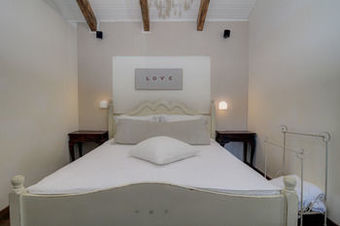 Bed & Breakfast The White Cabins - Home