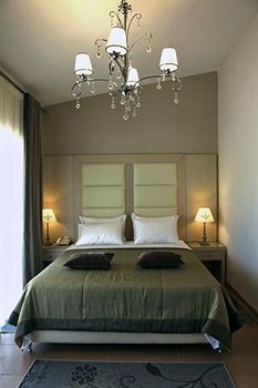 Rahoni Cronwell Park Hotel