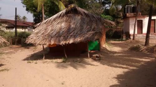 Castello's Coco Huts