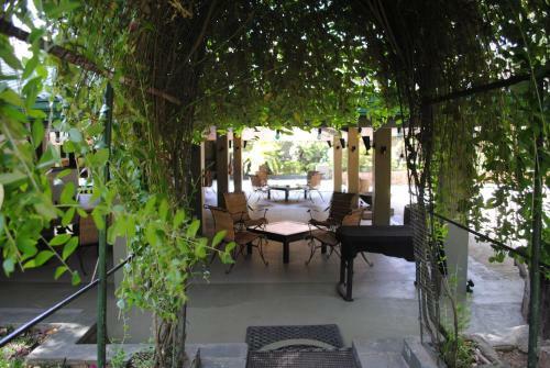 Giritale Hotel